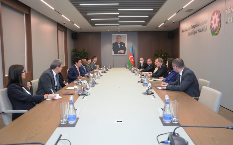 d407dbf2-c6c6-3854-80ca-539cb576700f_850