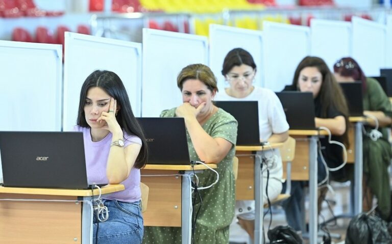 ac2a7679-8f87-3c57-9739-e518c0b39c7a_850