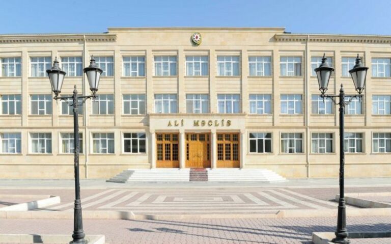 18cd41f1-11d8-3053-b7c7-f8e151c5e823_850