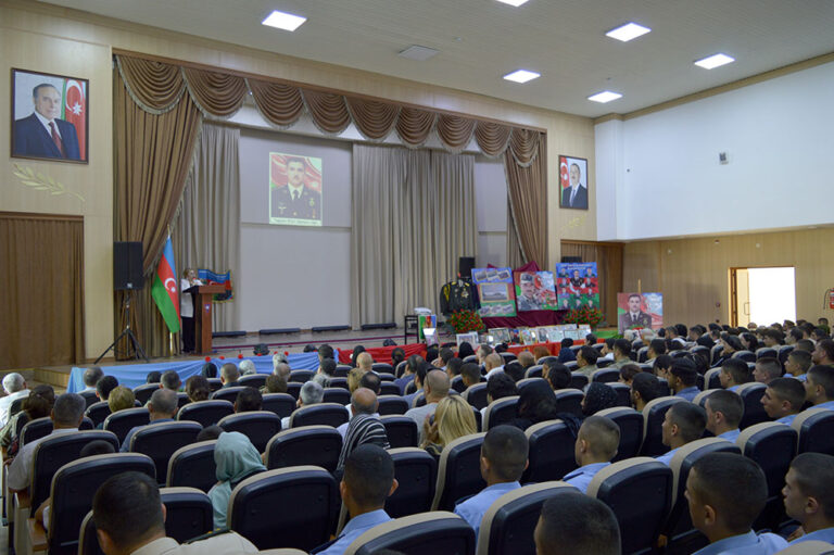 795ef52a77f65a3c81e2d561c13564bc